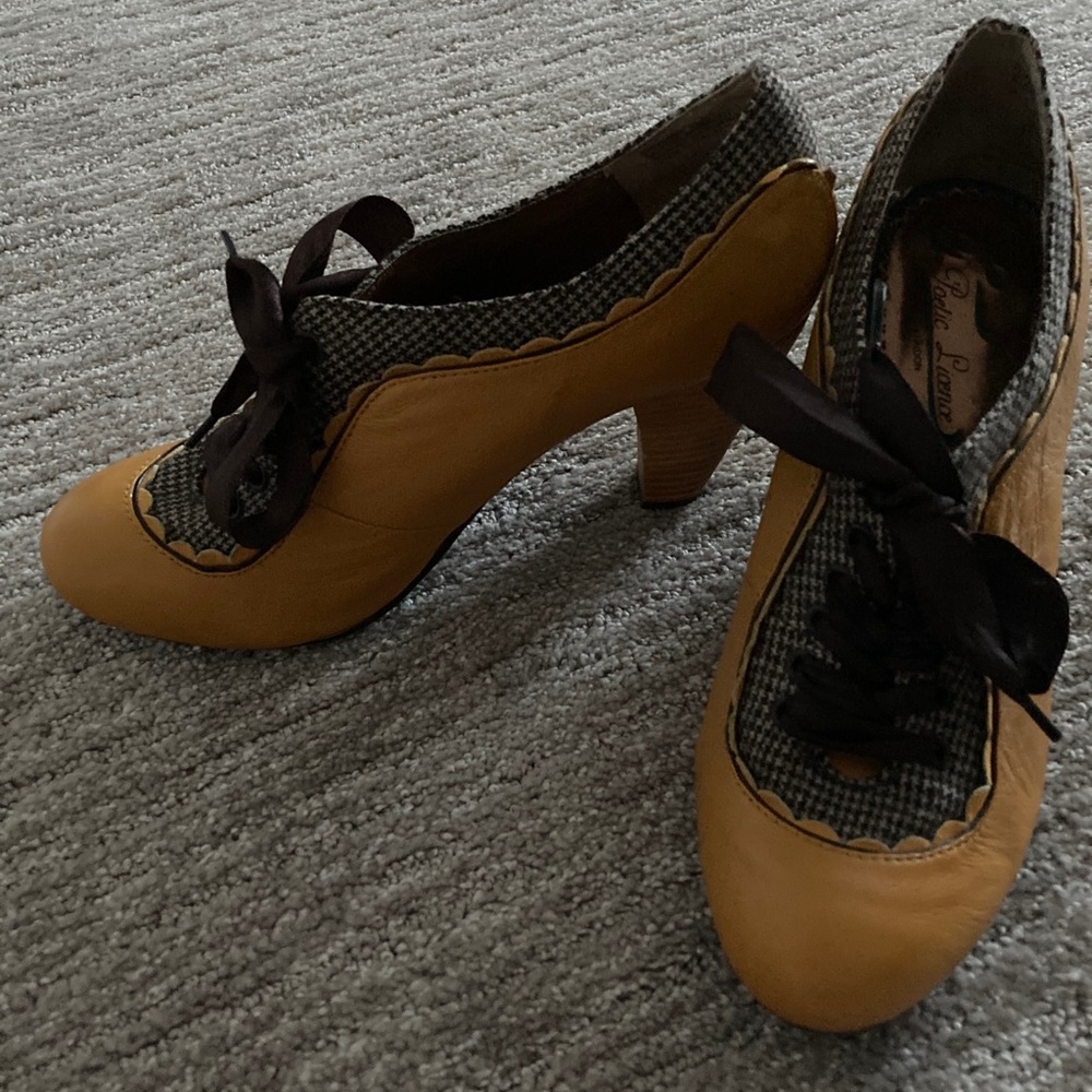 Poetic license size 39 leather heels